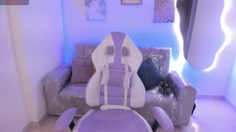    online show from December 13, 8:47 pm