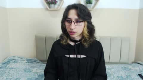charlothe_dumont online show from May 13, 4:26 pm