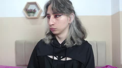 charlothe_dumont online show from May 23, 1:26 pm