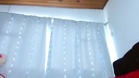 Snapshot of charlothe_wright chatting on April 26, 5:10 pm charlothe_wright online show from April 26, 5:10 pm