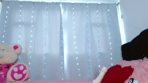 Snapshot of charlothe_wright chatting on May 31, 5:09 pm charlothe_wright online show from May 31, 5:09 pm
