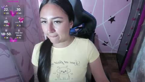 Snapshot of charlott_daphne chatting on December 10, 12:06 am charlott_daphne online show from December 10, 12:06 am