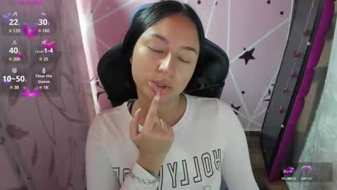Snapshot of charlott_daphne chatting on December 10, 11:19 pm charlott_daphne online show from December 10, 11:19 pm