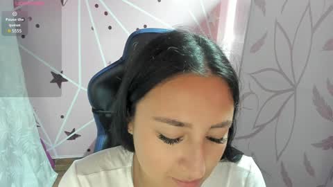 Snapshot of charlott_daphne chatting on December 19, 11:25 pm charlott_daphne online show from December 19, 11:25 pm