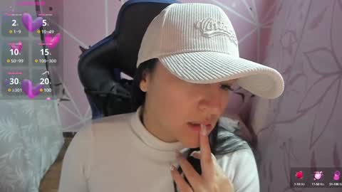 Snapshot of charlott_daphne chatting on December 21, 11:45 pm charlott_daphne online show from December 21, 11:45 pm