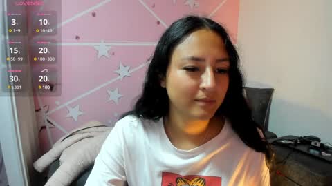 Snapshot of charlott_daphne chatting on December 27, 11:42 pm charlott_daphne online show from December 27, 11:42 pm