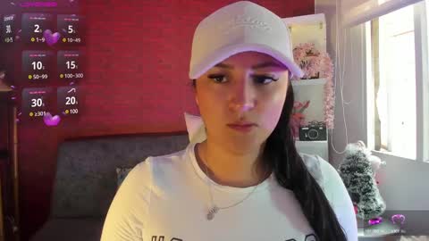 Snapshot of charlott_daphne chatting on December 29, 5:22 pm charlott_daphne online show from December 29, 5:22 pm