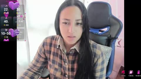 Snapshot of charlott_daphne chatting on January 4, 7:44 pm charlott_daphne online show from January 4, 7:44 pm