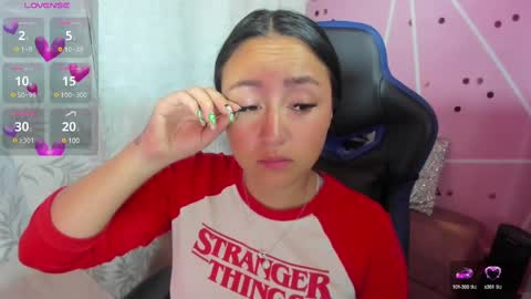 Snapshot of charlott_daphne chatting on January 17, 12:10 am charlott_daphne online show from January 17, 12:10 am