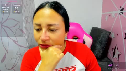 Snapshot of charlott_daphne chatting on January 29, 12:22 am charlott_daphne online show from January 29, 12:22 am