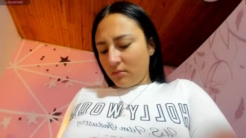 Snapshot of charlott_daphne chatting on February 6, 1:05 am charlott_daphne online show from February 6, 1:05 am