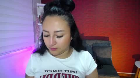 Snapshot of charlott_daphne chatting on February 9, 2:07 pm charlott_daphne online show from February 9, 2:07 pm