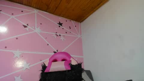 Snapshot of charlott_daphne chatting on February 25, 11:22 pm charlott_daphne online show from February 25, 11:22 pm
