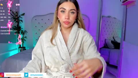 Snapshot of charlotte__grey chatting on January 14, 12:43 am charlotte grey online show from January 14, 12:43 am