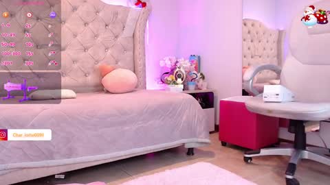 Snapshot of charlotte_jones__1 chatting on December 17, 2:44 pm Charlotte online show from December 17, 2:44 pm