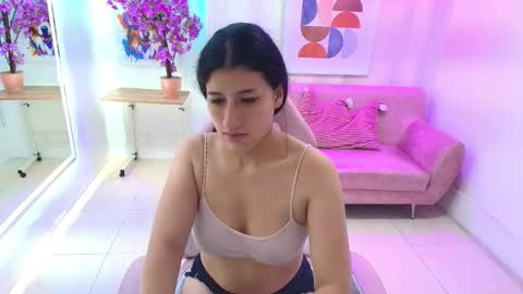 charlotte_milleers online show from January 6, 3:43 am