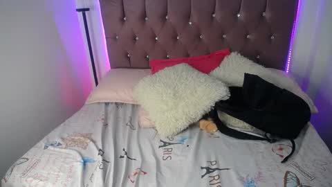 Snapshot of charlotte_walker1 chatting on March 10, 5:11 am charlotte_walker1 online show from March 10, 5:11 am