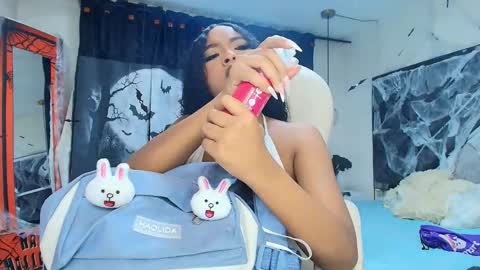 Snapshot of charlotte_walker1 chatting on October 27, 5:00 am charlotte_walker1 online show from October 27, 5:00 am