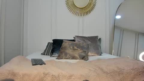 charlottebrownn_ online show from September 20, 12:44 am