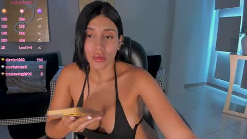 Snapshot of charlottecox_ chatting on April 30, 9:08 pm Charlotte online show from April 30, 9:08 pm