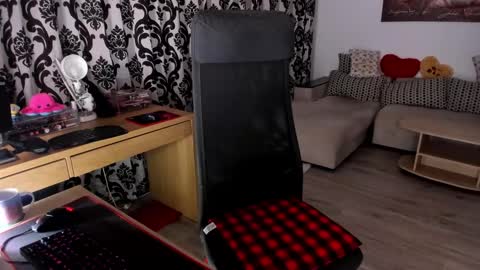 Charlotte Diamonds online show from January 10, 2:04 am