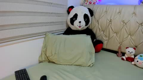 charlottee07 online show from February 6, 2:27 am