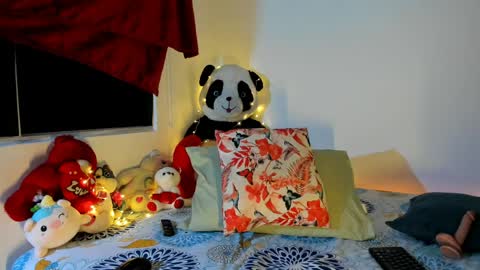 charlottee07 online show from April 10, 1:22 am