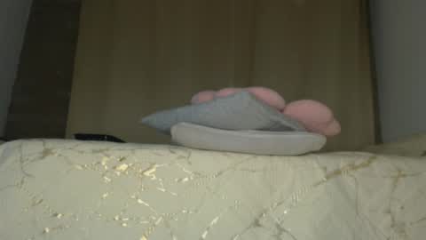 charlottehorny1 online show from April 2, 1:36 am