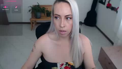 Snapshot of charlottezoe1 chatting on December 1, 5:57 pm charlottezoe online show from December 1, 5:57 pm