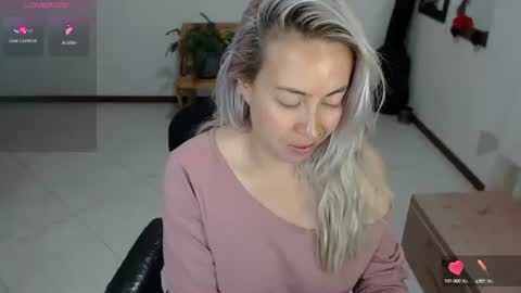 Snapshot of charlottezoe1 chatting on December 7, 9:28 am charlottezoe online show from December 7, 9:28 am