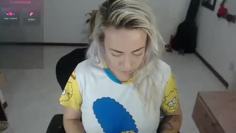 Snapshot of charlottezoe1 chatting on December 13, 8:51 am charlottezoe online show from December 13, 8:51 am