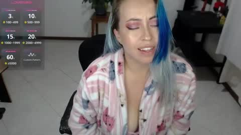 Snapshot of charlottezoe1 chatting on February 18, 10:49 am charlottezoe online show from February 18, 10:49 am