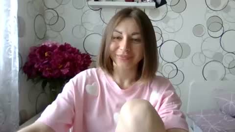 Snapshot of charming__chick chatting on June 14, 12:29 pm charming__chick online show from June 14, 12:29 pm