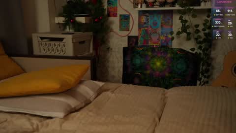 Snapshot of charmings_054 chatting on January 17, 7:27 pm Belle and Miley online show from January 17, 7:27 pm