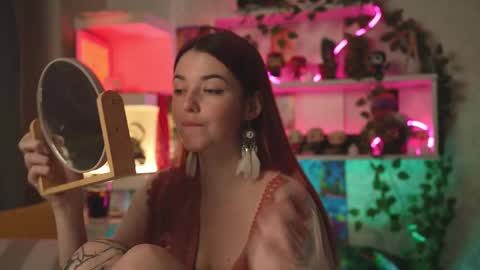 Snapshot of charmings_054 chatting on February 19, 5:06 pm Belle and Miley online show from February 19, 5:06 pm