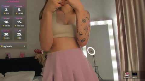 Snapshot of charmingvixen chatting on September 10, 10:15 am Kati online show from September 10, 10:15 am