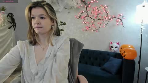 Snapshot of charmingvixen chatting on October 25, 10:23 am Kati online show from October 25, 10:23 am