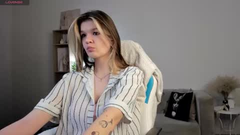 Snapshot of charmingvixen chatting on November 17, 10:54 am Kati online show from November 17, 10:54 am