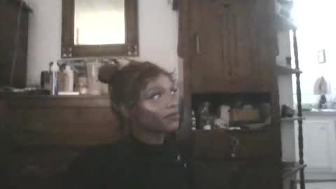 Snapshot of charr1barr chatting on November 7, 4:23 am Miss Chocolate online show from November 7, 4:23 am