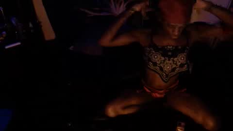 Snapshot of charr1barr chatting on November 16, 5:35 am Miss Chocolate online show from November 16, 5:35 am