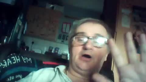 lee online show from August 4, 7:27 pm