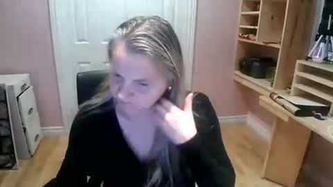 Snapshot of chealsiek chatting on December 4, 11:13 pm chealsiek online show from December 4, 11:13 pm