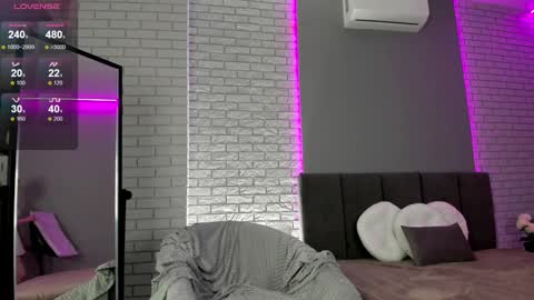 Snapshot of check_me_jennifer chatting on December 9, 10:11 am Jenny please dont forget to thumbs up me online show from December 9, 10:11 am