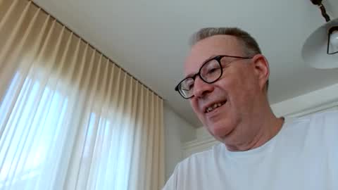 Snapshot of cheer2u chatting on March 3, 2:01 pm cheer2u online show from March 3, 2:01 pm