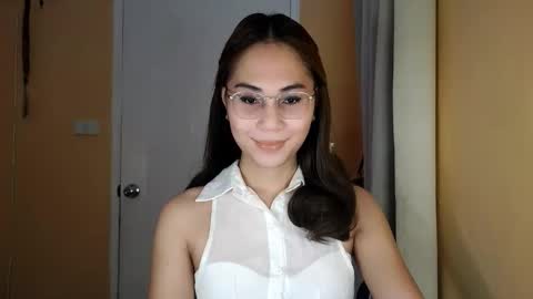 chelly4u69 online show from March 24, 1:43 am