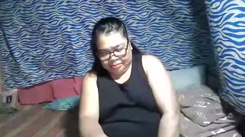 Snapshot of chenita_kits chatting on October 19, 2:29 pm chenita_kits online show from October 19, 2:29 pm