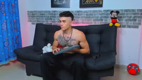 Snapshot of chepe_fit chatting on January 24, 12:42 am chepe vause online show from January 24, 12:42 am