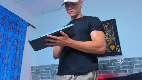 Snapshot of chepe_fit chatting on February 7, 4:27 am chepe vause online show from February 7, 4:27 am