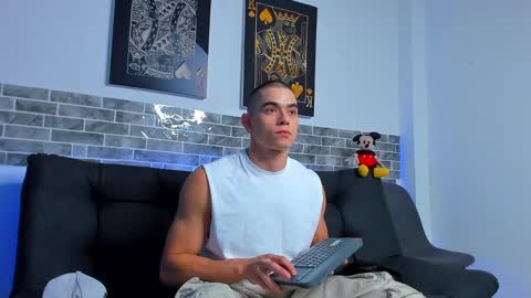 Snapshot of chepe_fit chatting on February 16, 1:25 am chepe vause online show from February 16, 1:25 am