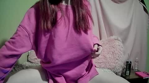 Snapshot of cherritwisted_x chatting on January 9, 3:15 am Cherri online show from January 9, 3:15 am